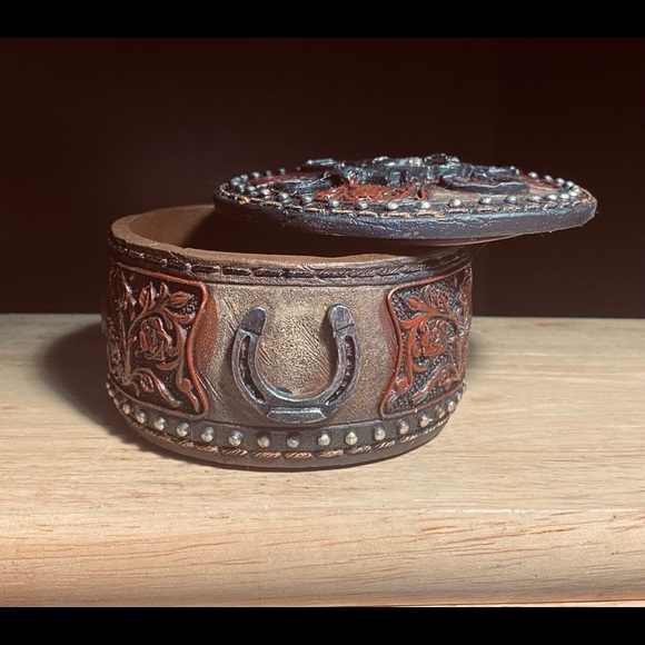 Small beautiful Keepsake box - Picture 1 of 3